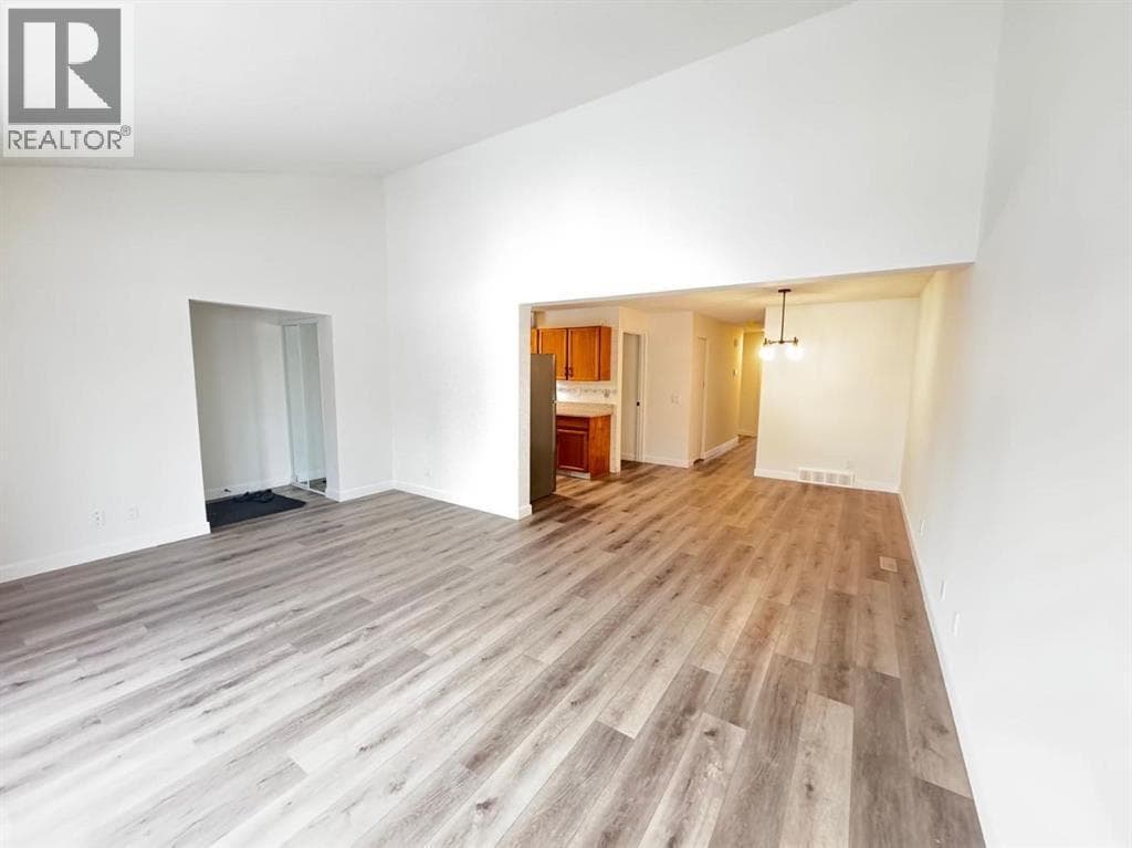 6879 Rundlehorn Drive NE — photo 3
