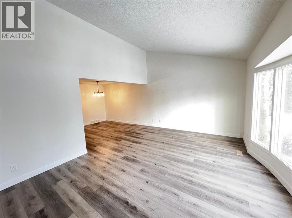 6879 Rundlehorn Drive NE — photo 2