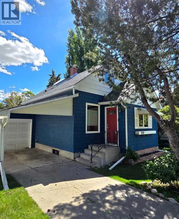928 18A Street NE — photo 2