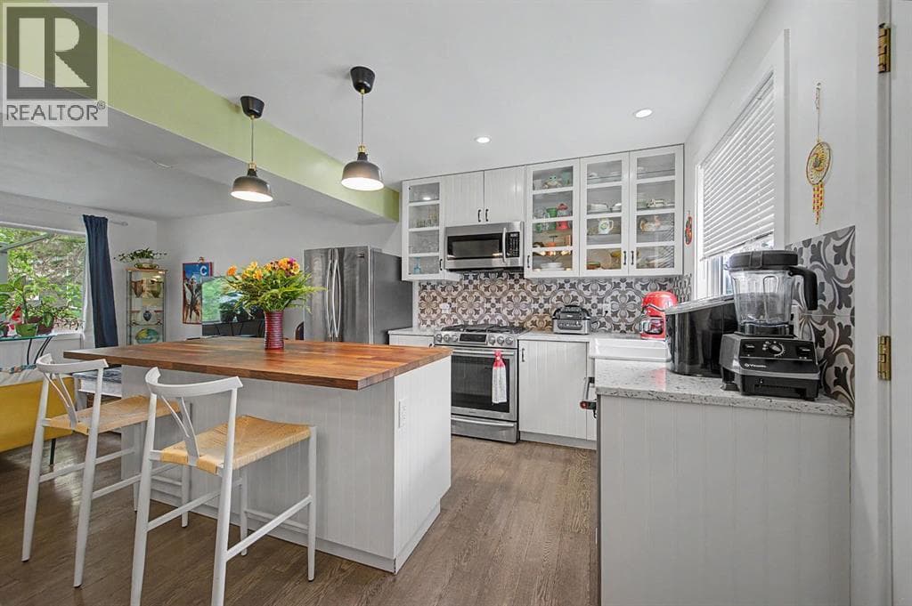 633 Regal Park NE — photo 3