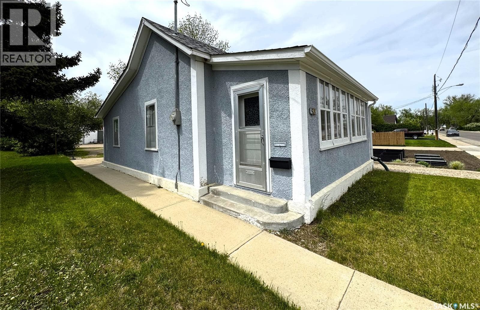 58 10th AVENUE NE — photo 2