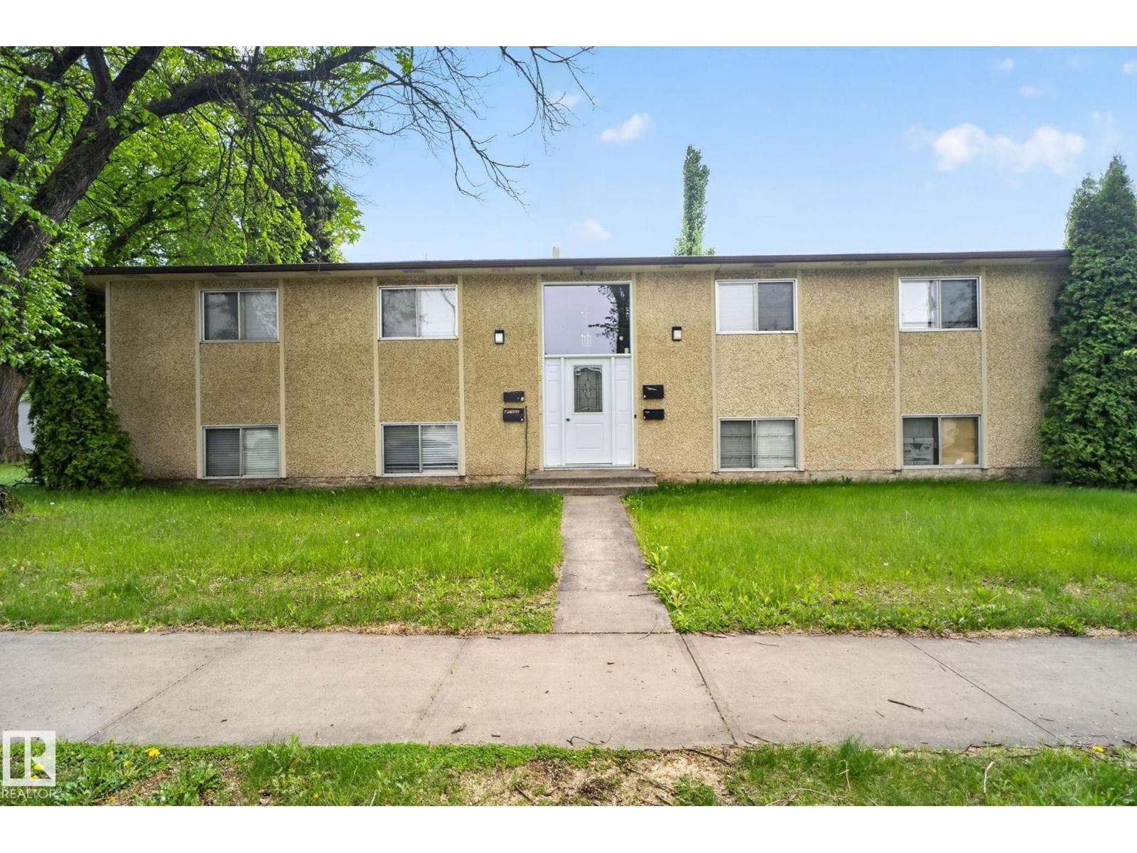 6203 122 AV NW