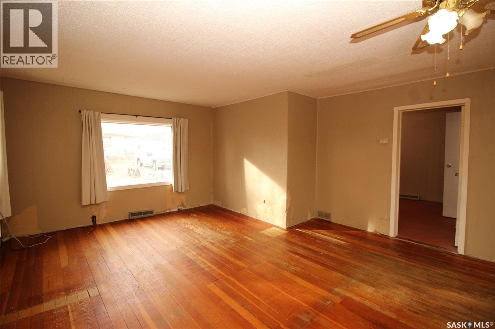 491 1st STREET W — photo 2