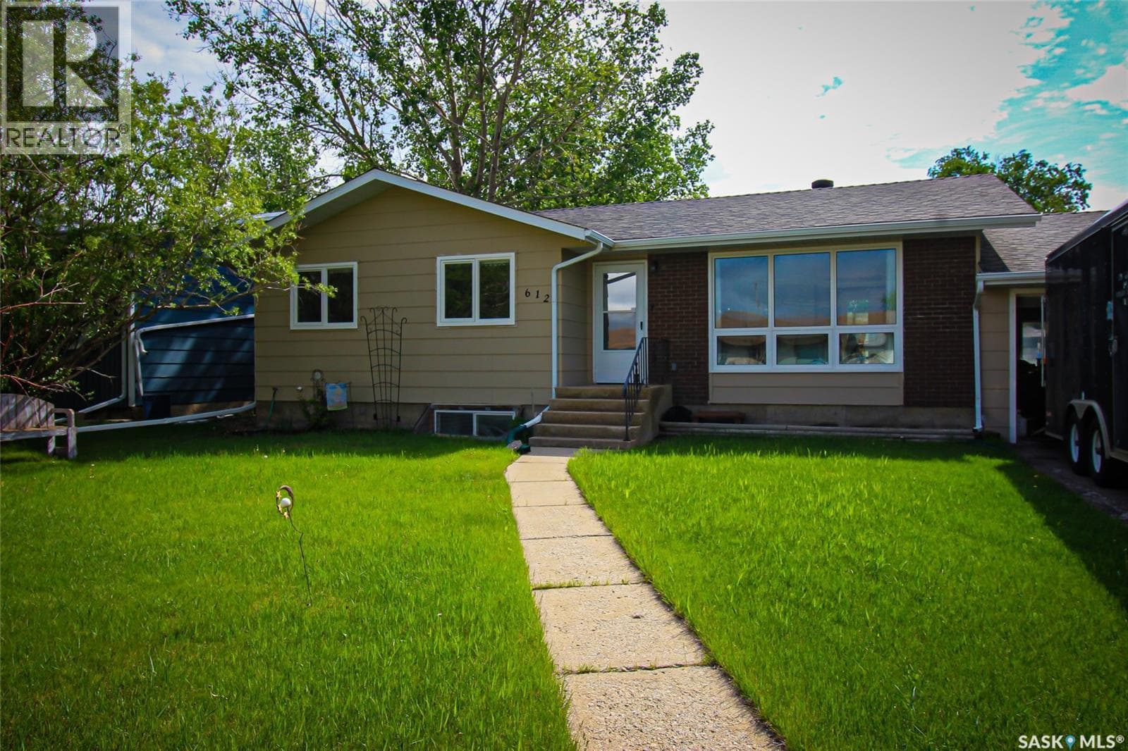 612 9th STREET W