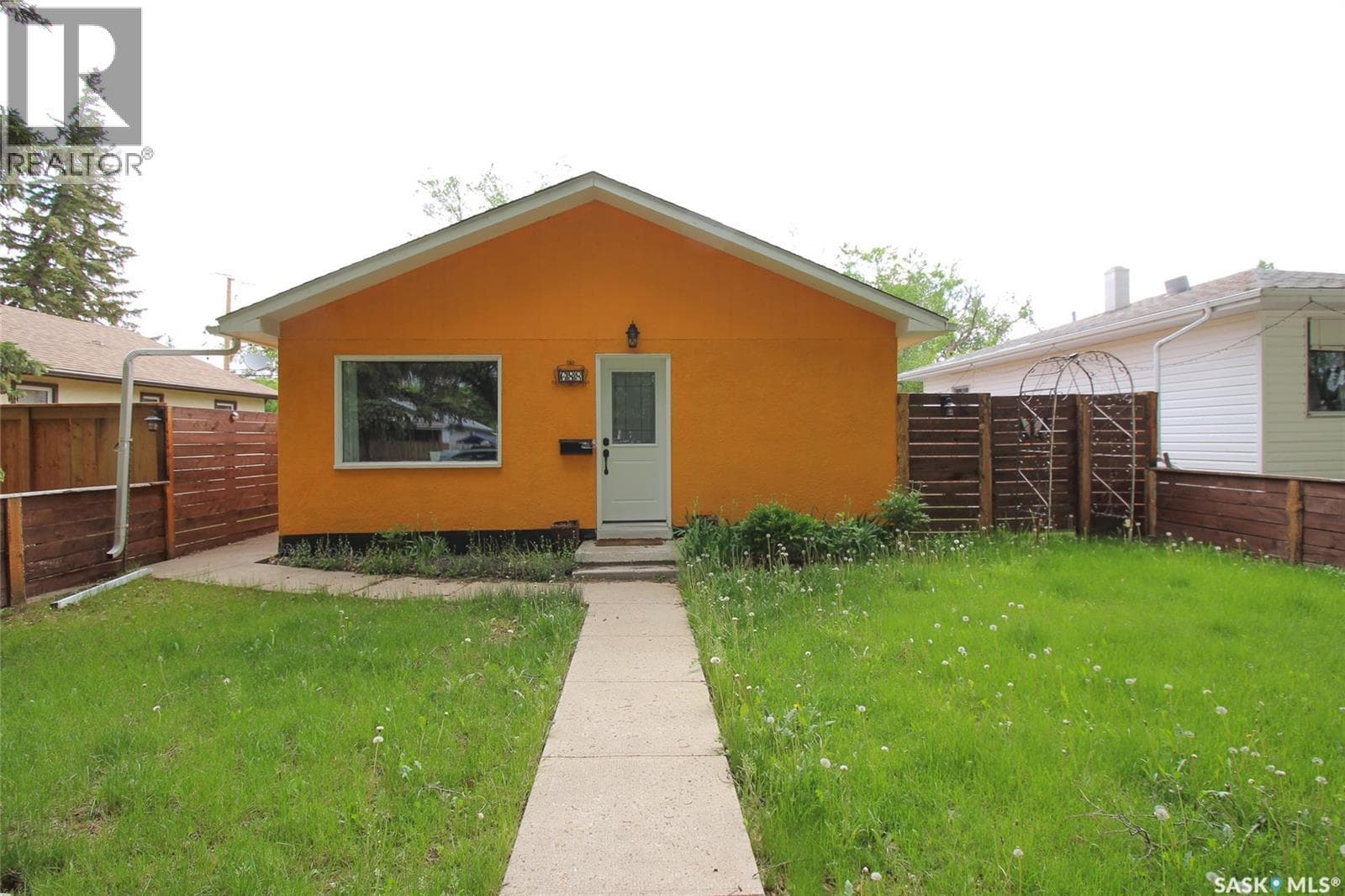 688 1st STREET W