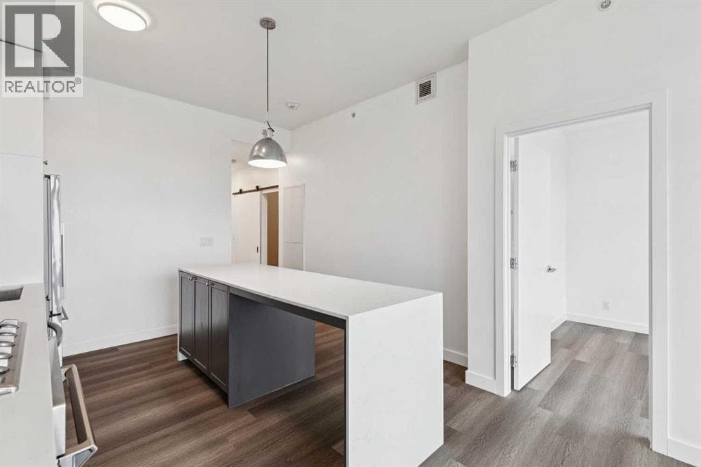 903, 327 9A Street NW photo 10