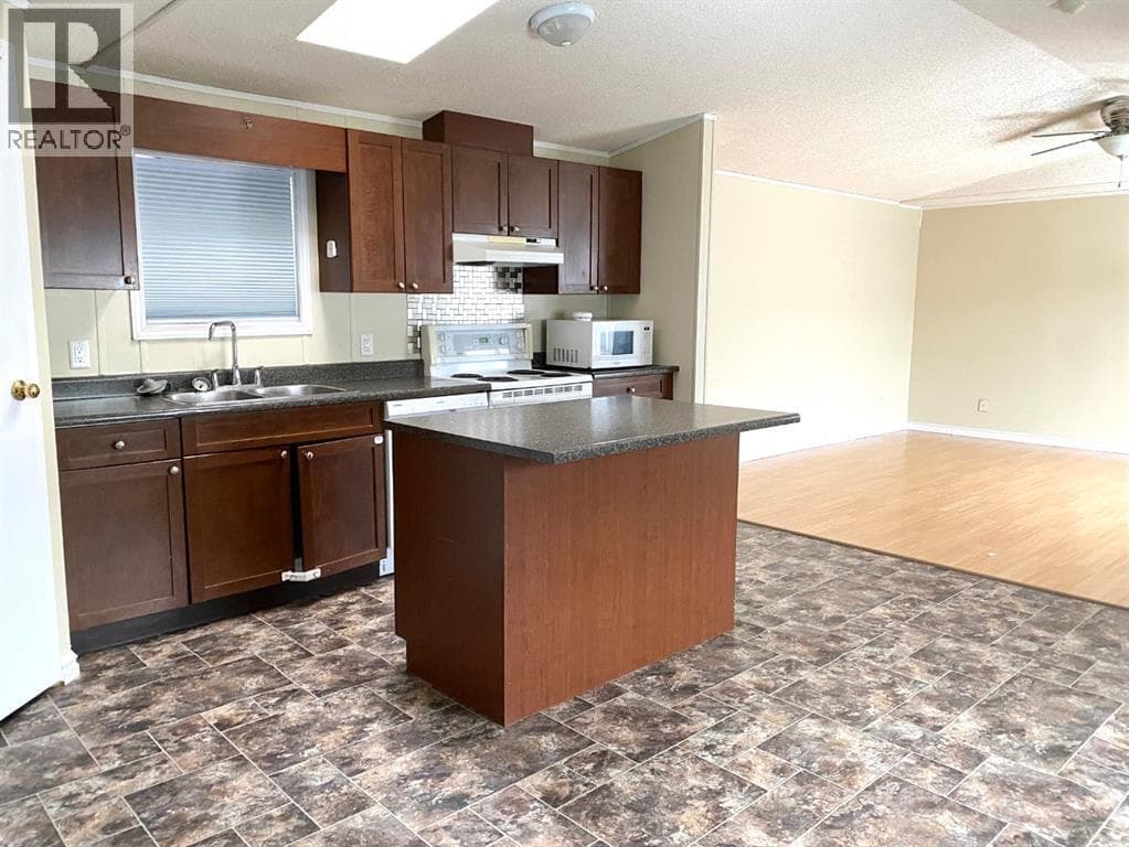 140 Cokerill Crescent — photo 4