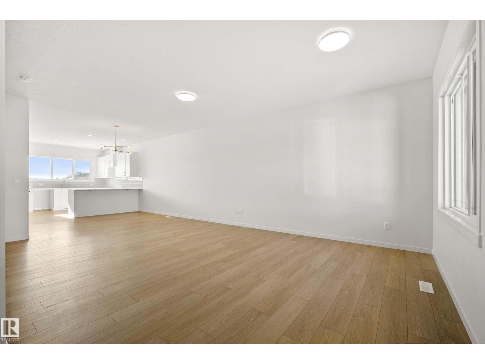 667 173 AV NE — photo 4