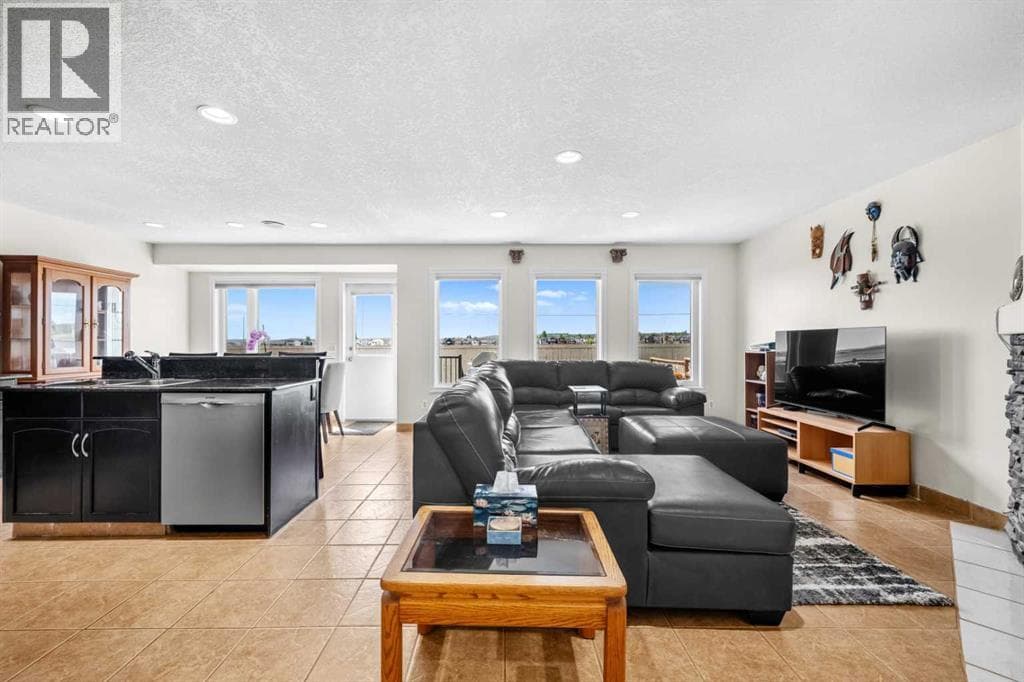 184 Somerglen Common SW — photo 2
