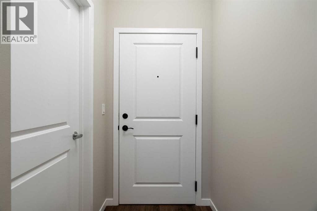 112, 30 Mahogany Mews SE — photo 3