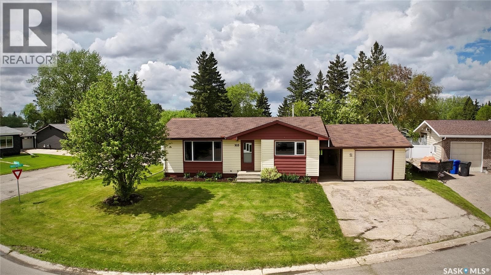 302 Maple BAY