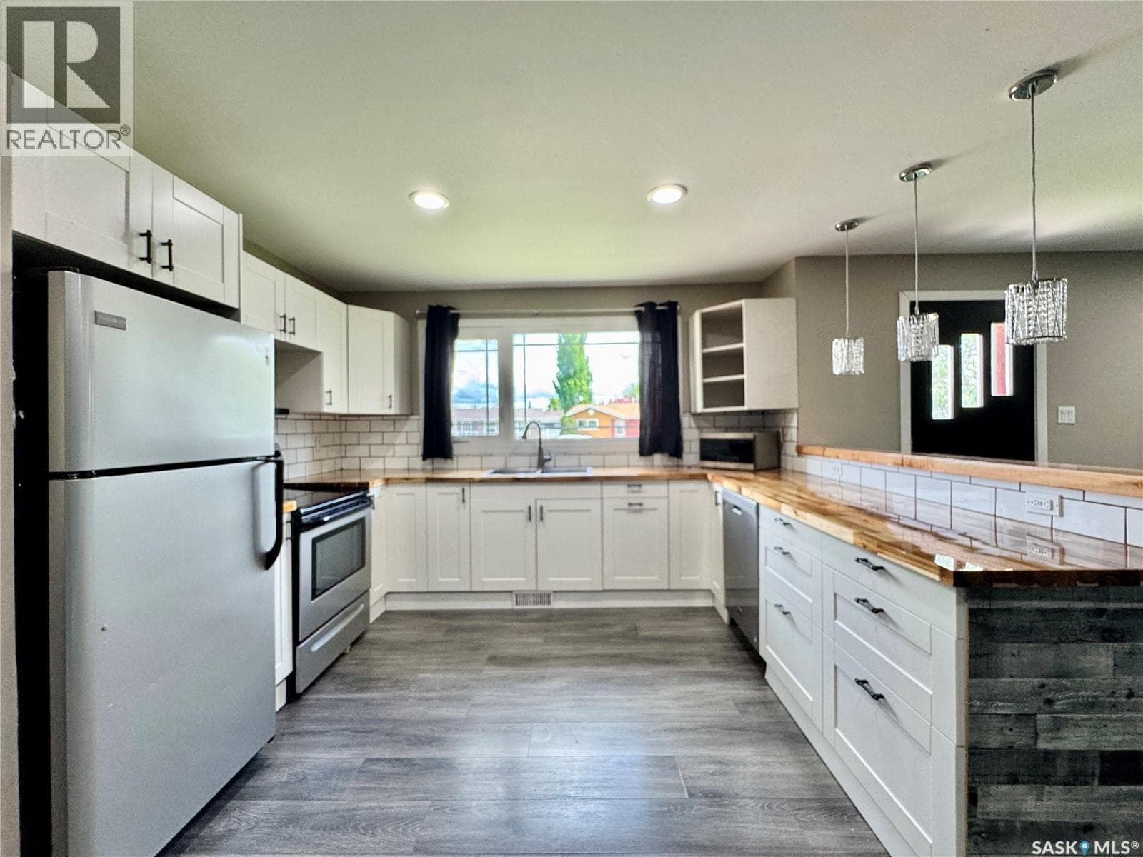 302 Maple BAY — photo 3