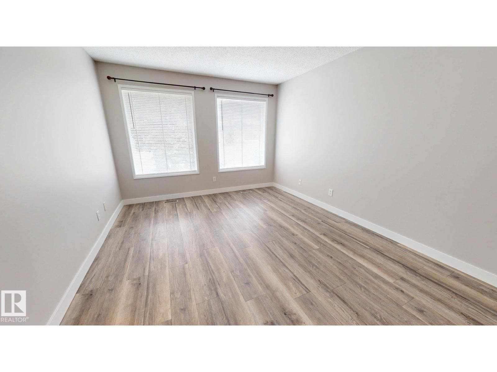 4301/4303 44 ST — photo 3