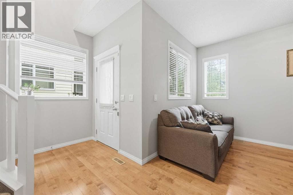 172 Sherwood Mews NW — photo 4