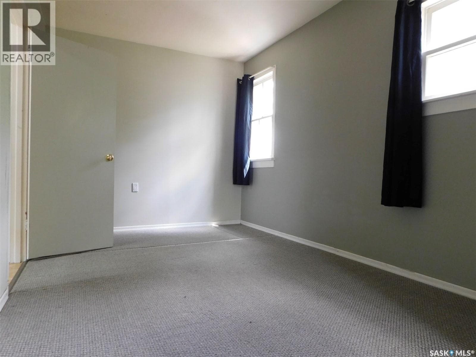 227 2nd AVENUE E — photo 3