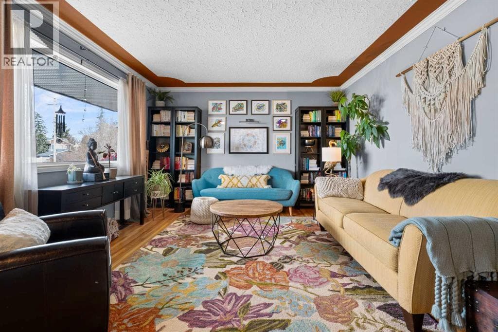 223 45 Street SW — photo 3