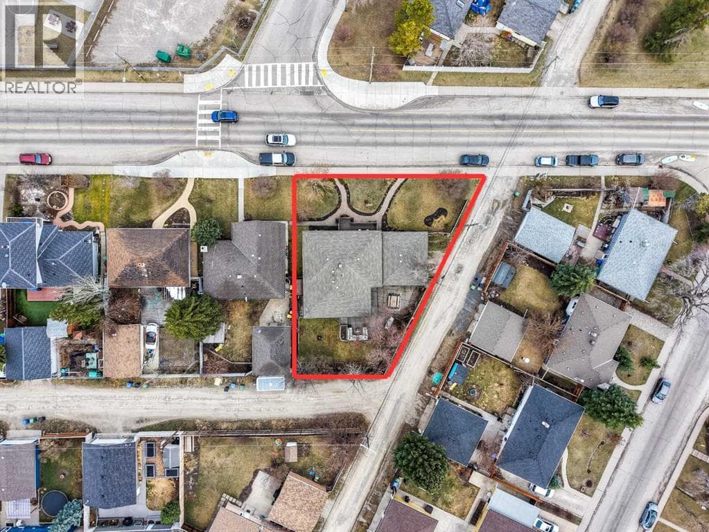 223 45 Street SW — photo 4