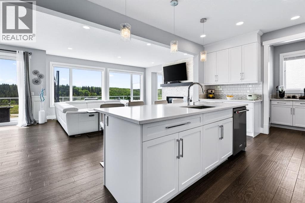 219 Legacy Mount SE — photo 2