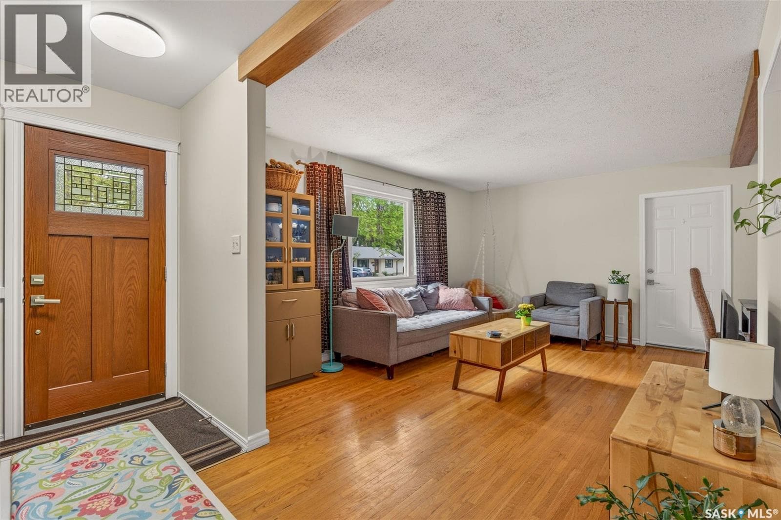 2326 McDonald AVENUE — photo 2