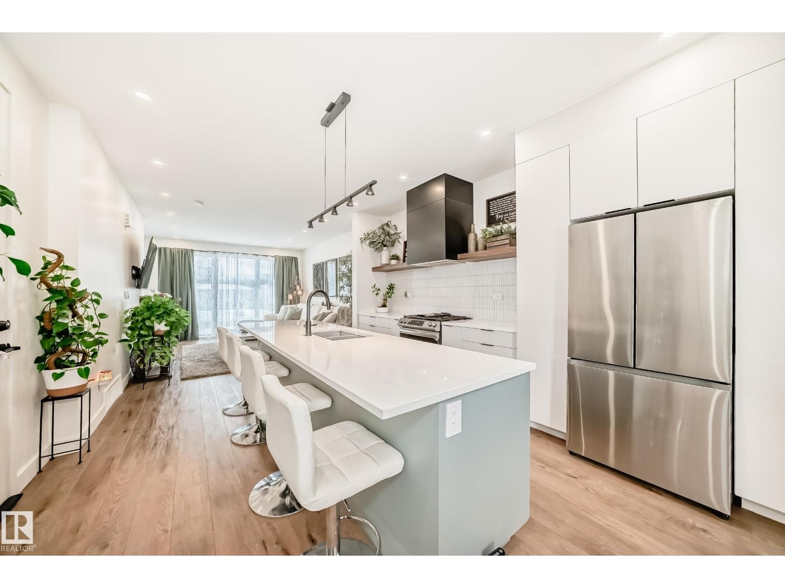 10936 117 ST NW