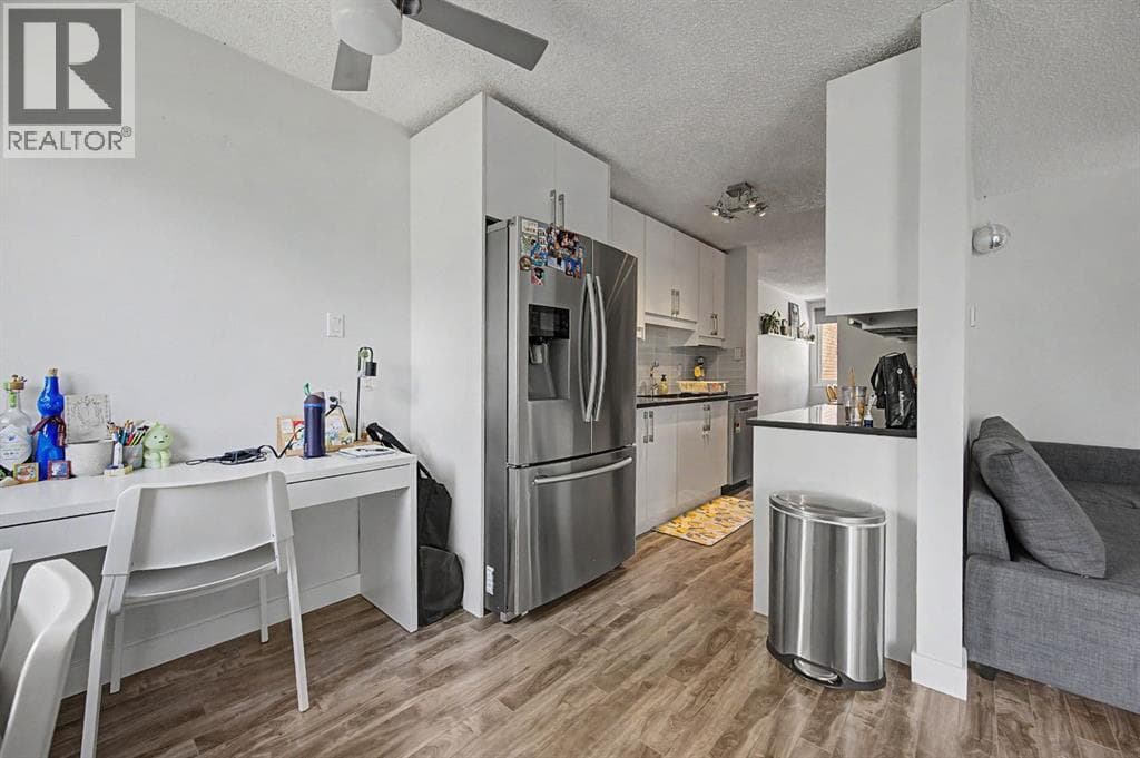 4405 33 Avenue SW — photo 4