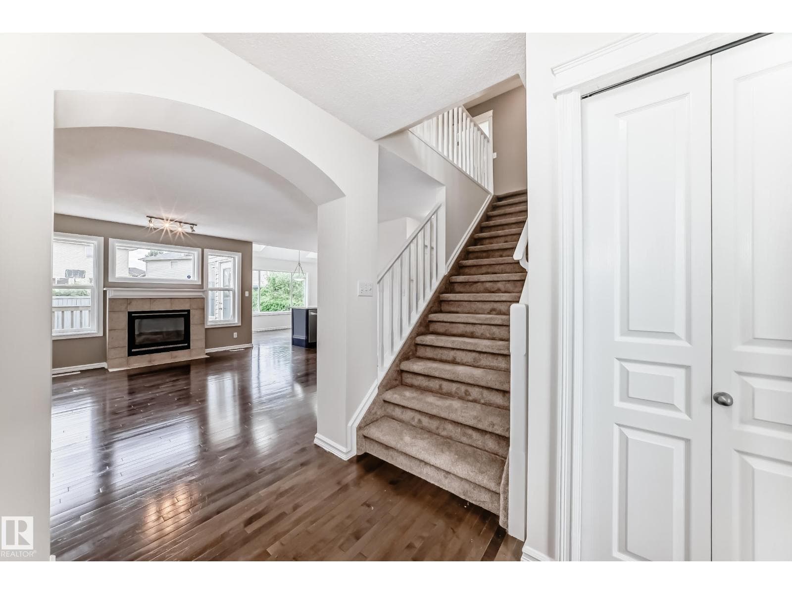 21208 89A AVENUE NW — photo 3