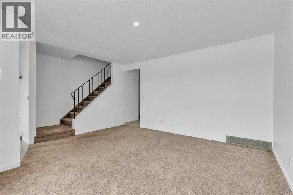 318 Marlborough Way NE — photo 4