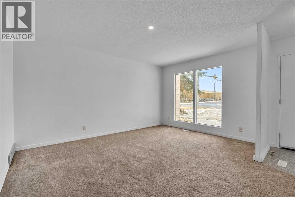 318 Marlborough Way NE — photo 3