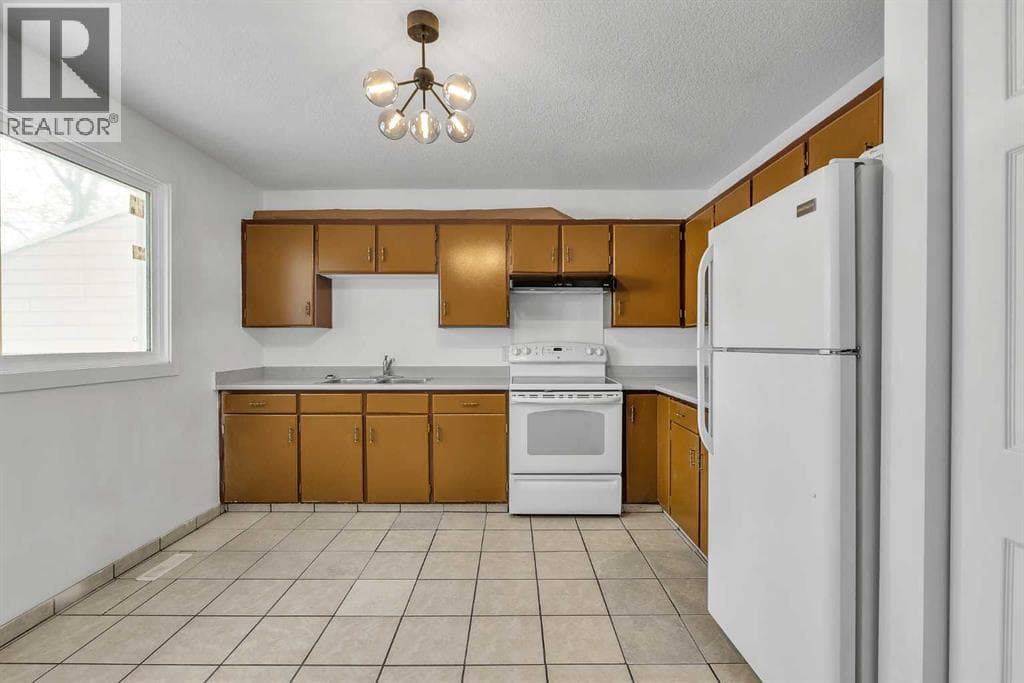 318 Marlborough Way NE — photo 5