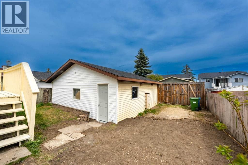 141 Falshire Close NE — photo 4