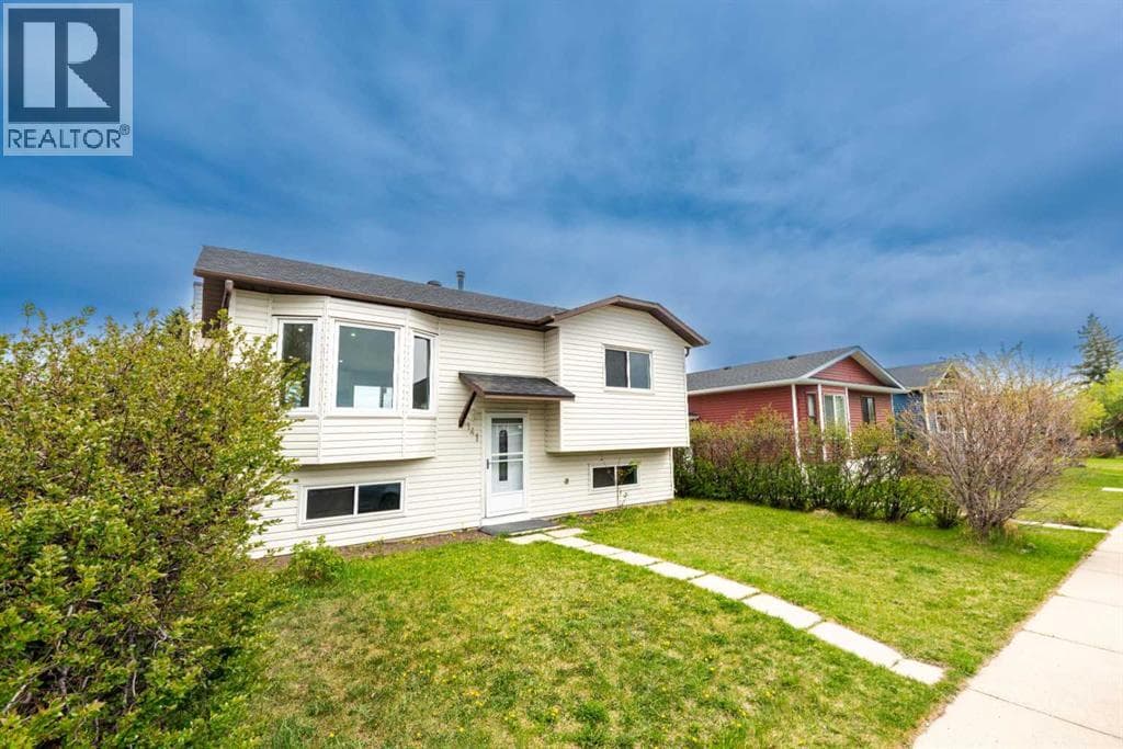 141 Falshire Close NE — photo 3