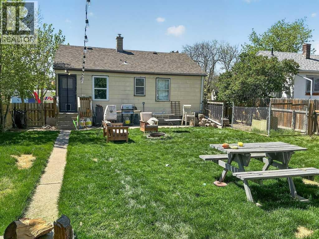 315 16 Street N — photo 4