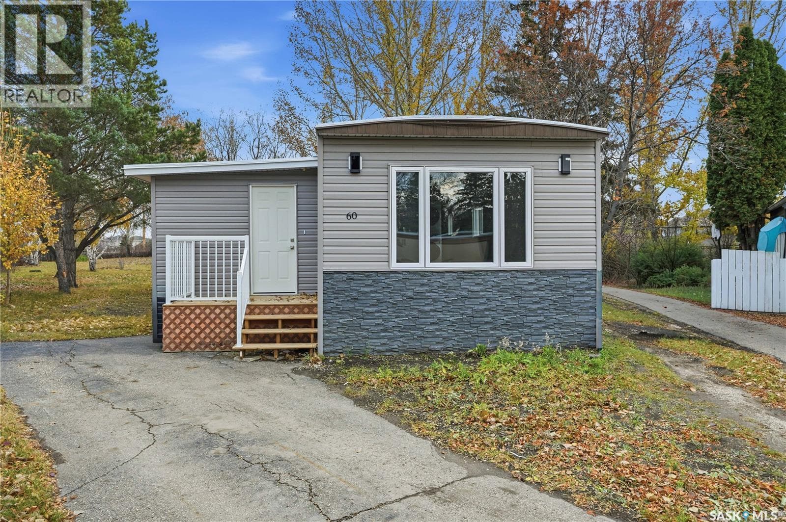 60 1035 Boychuk DRIVE — photo 2