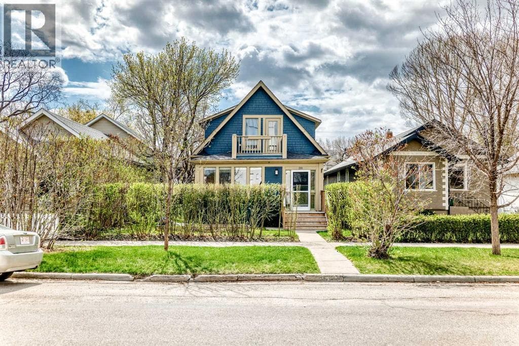 211 10 Avenue NE — photo 3