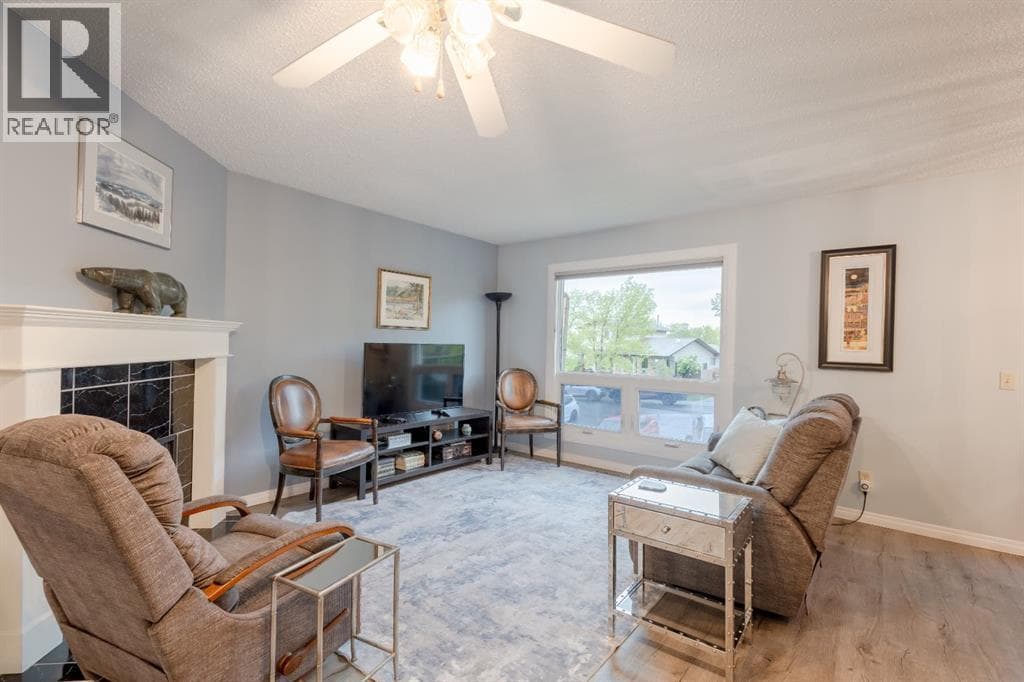 62 Berkley Close NW — photo 3