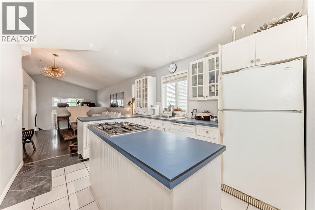 307 Mt Lorette Place SE — photo 4
