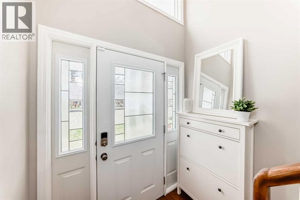 2212 4 Street NE — photo 3