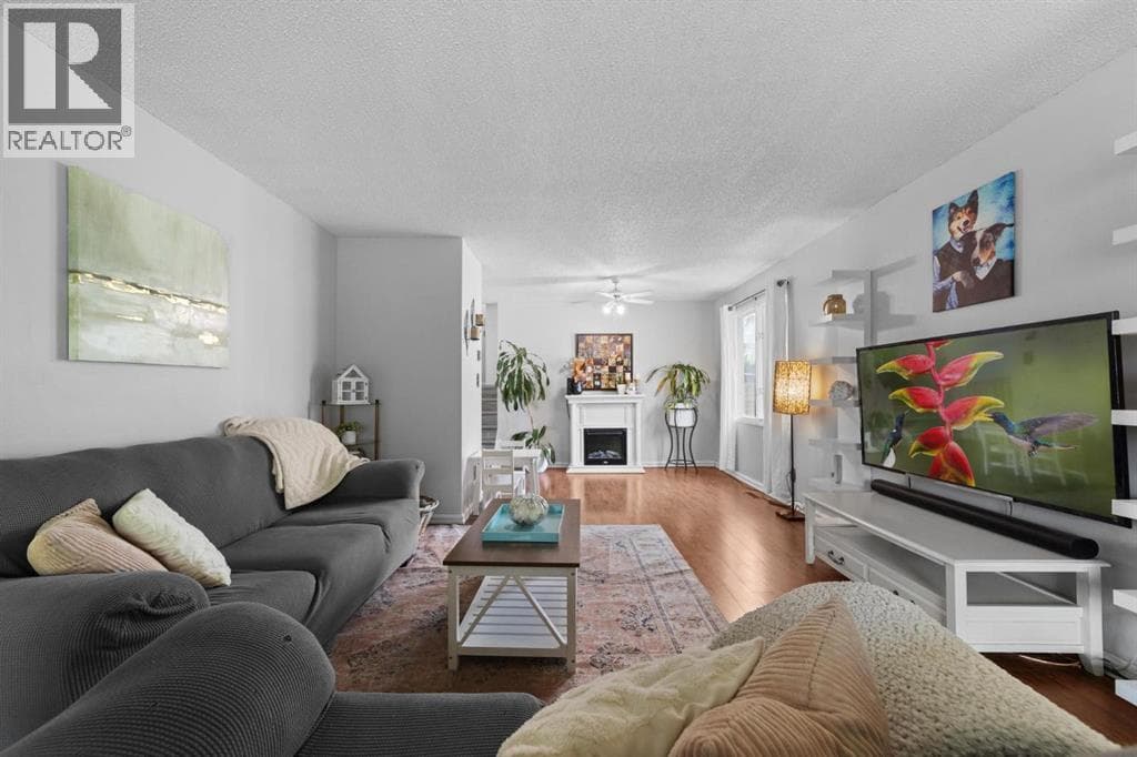 5221 42 Street — photo 4