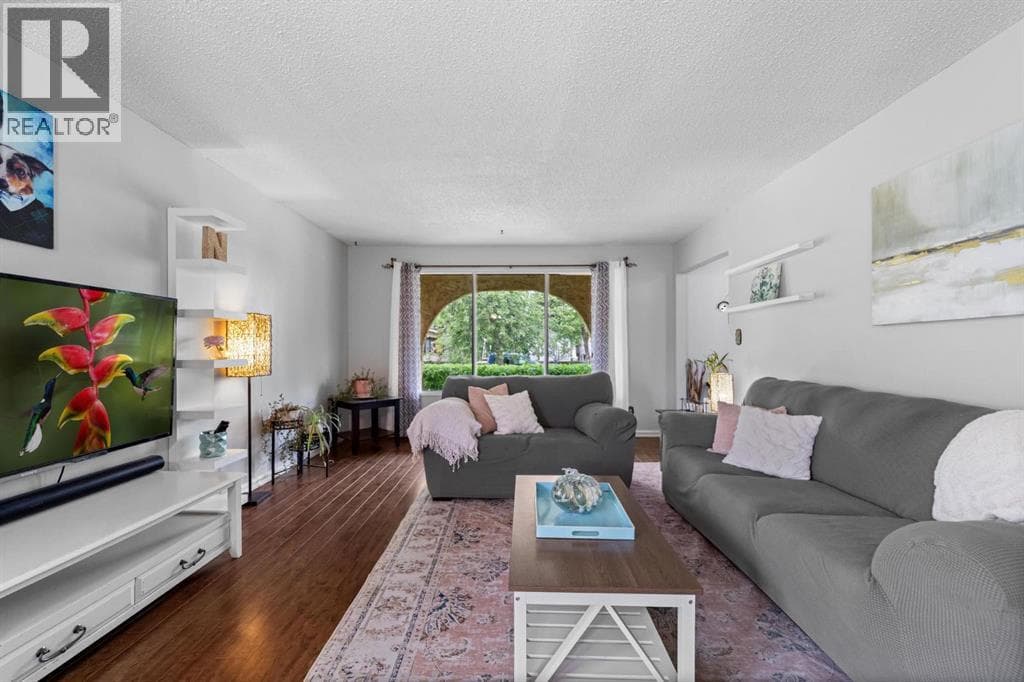 5221 42 Street — photo 3