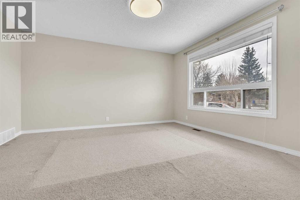 87 Castleglen Road NE — photo 4
