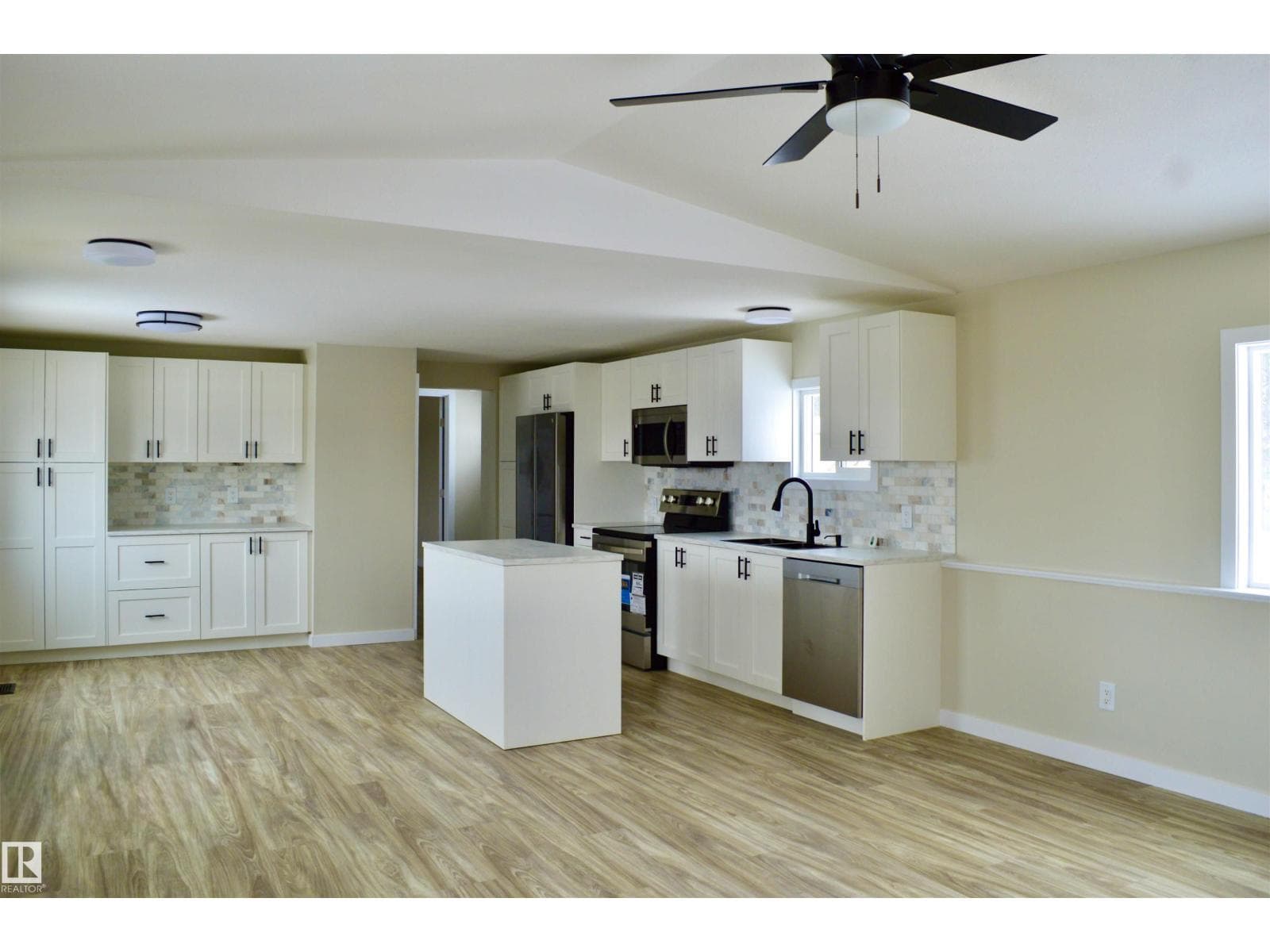 735 Parkland Brook