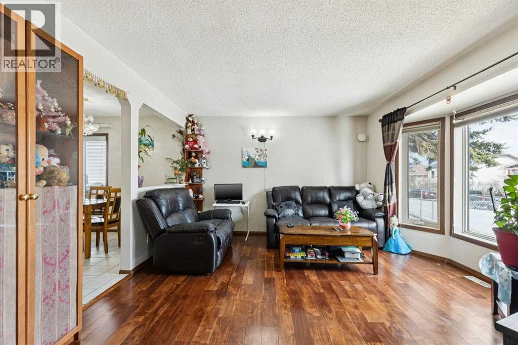 156 Falshire Close NE — photo 5