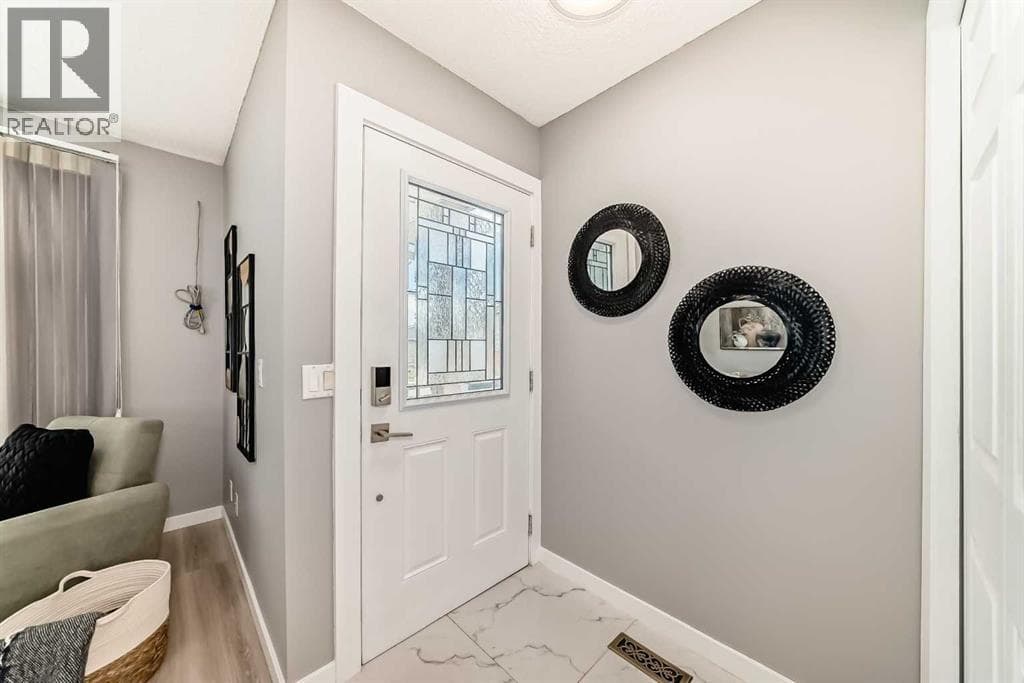 7 Martinview Crescent NE photo 3
