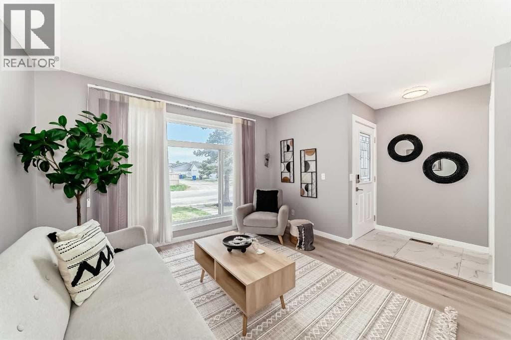 7 Martinview Crescent NE photo 5