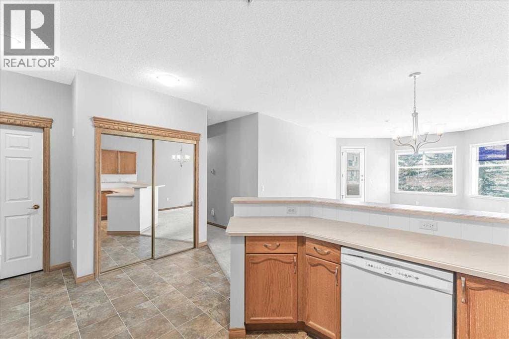 302, 200 Lincoln Way SW — photo 4