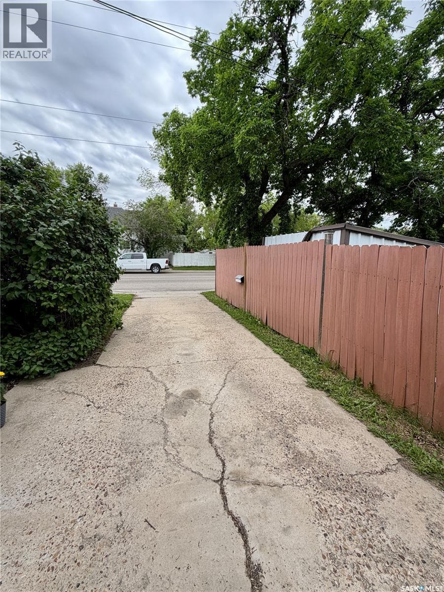 233 Herbert STREET E — photo 3