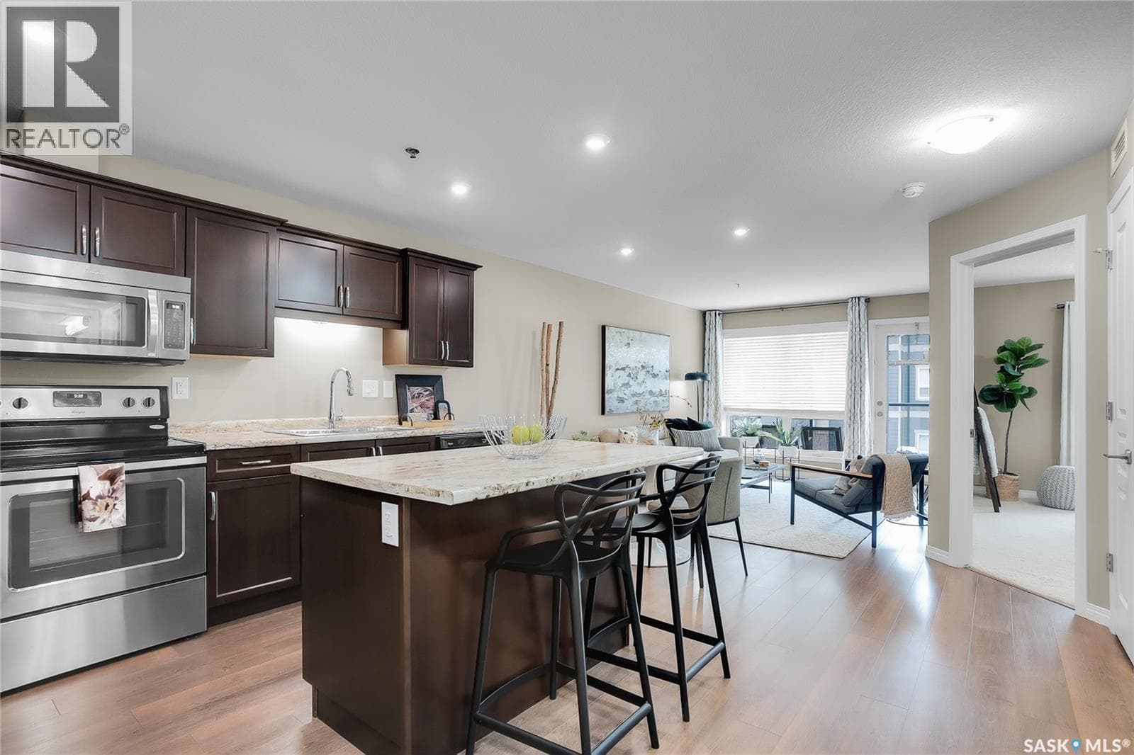 4216 108 Willis CRESCENT — photo 4