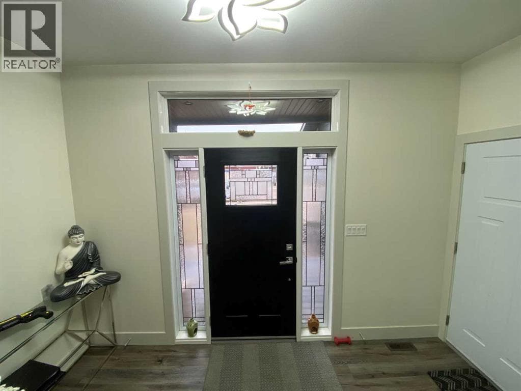 5402 43 Street — photo 4