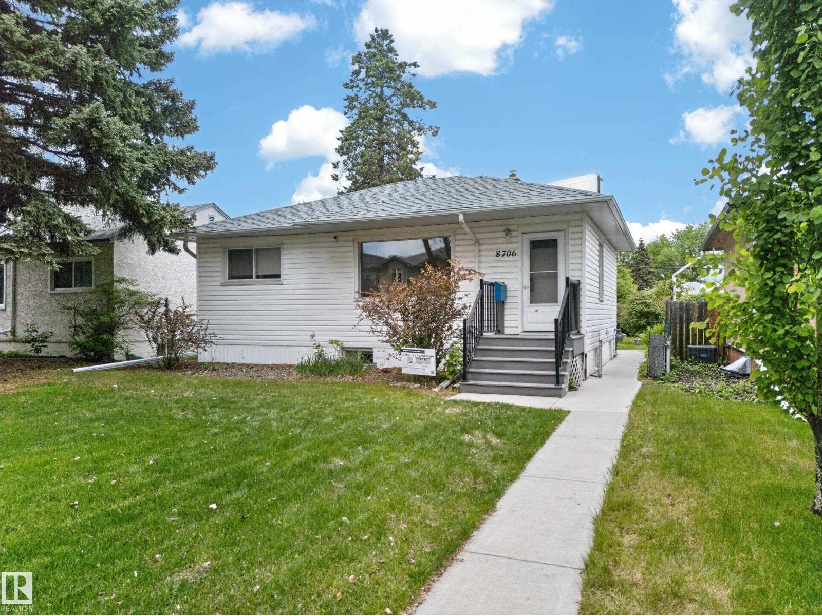 8706 83 AV NW — photo 2