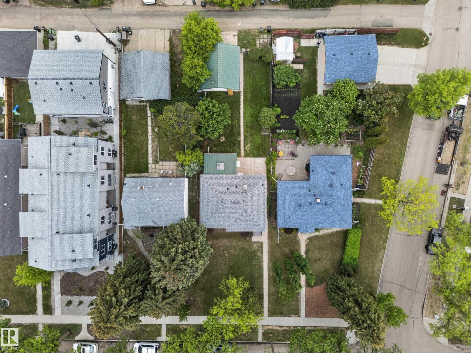 8706 83 AV NW — photo 3